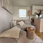 Seacottage7008