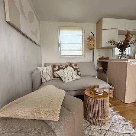 Seacottage7008